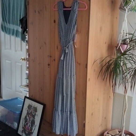 Elegant Black and White Polka Dot Maxi Dress - Picture 9 of 11